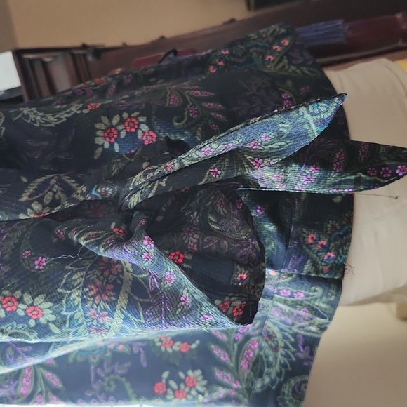 Gorgeous Dark Femme Floral Jessica Simpson Blouse, Sz 1X - Picture 3 of 6